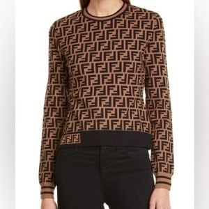 - Fendi Jumper Knit good condition authentic Size 38 (M,L)